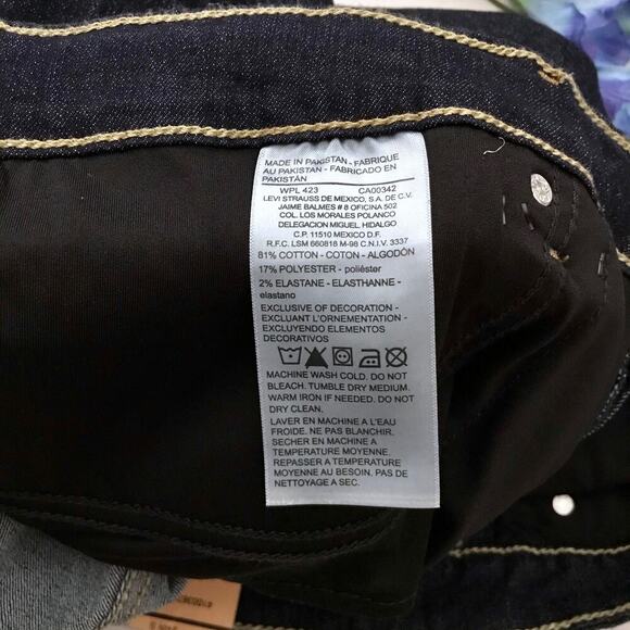 Levi's NWT Dark Wash Shaping Boot Cut Jeans Women 24W Short - Picture 9 of 10